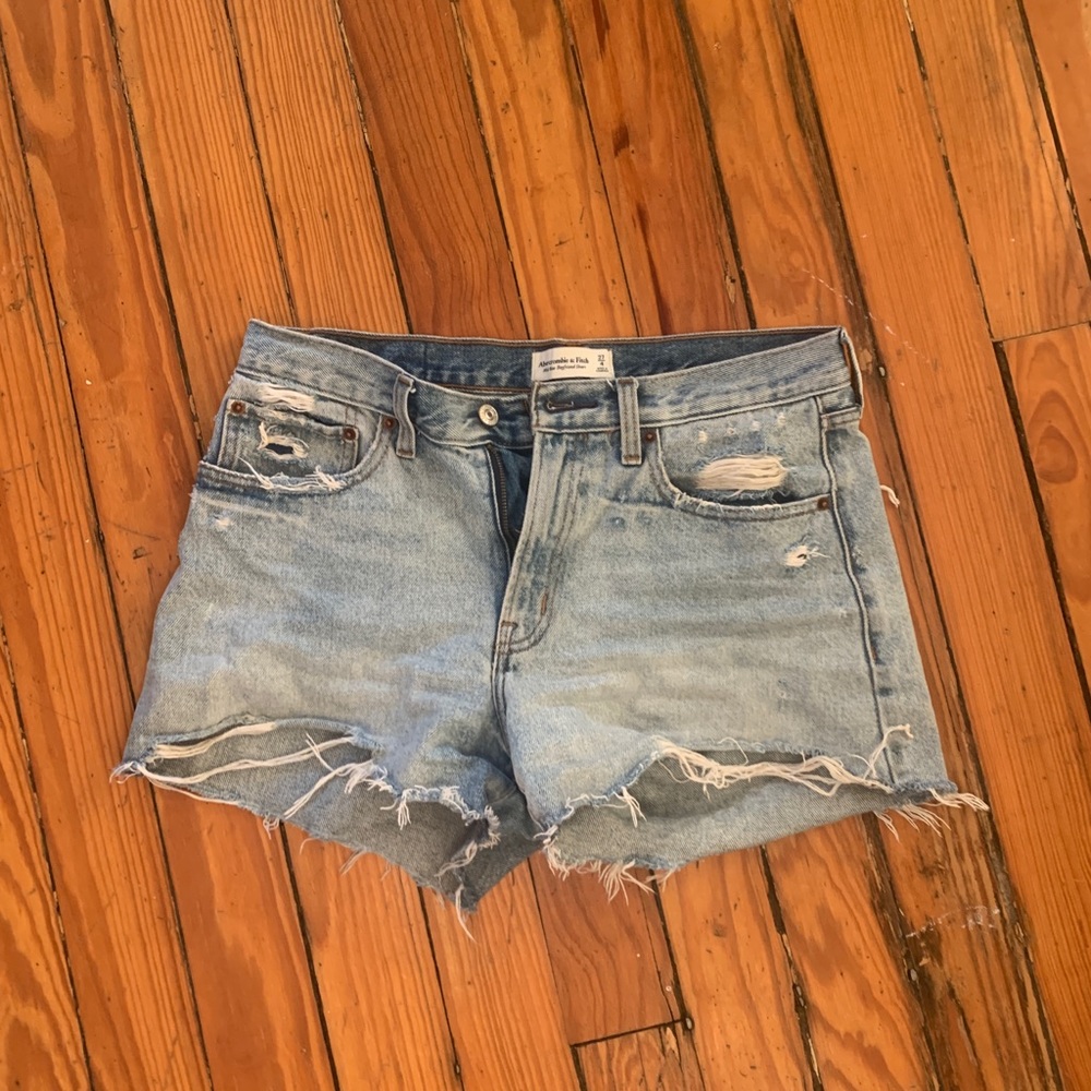 Abercrombie Mid rise boyfriend jean shorts